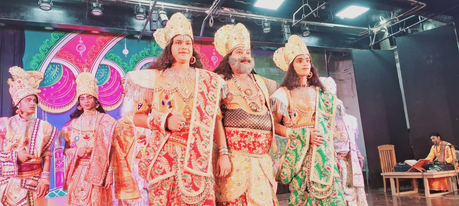 श्री सत्य साई रामलीला मंडली बेलोदी 36गढ़   द्वारा  दिनांक 18.1.26 को शिव पार्वती संवाद नारद मोह प्रसंग दिखाई गई